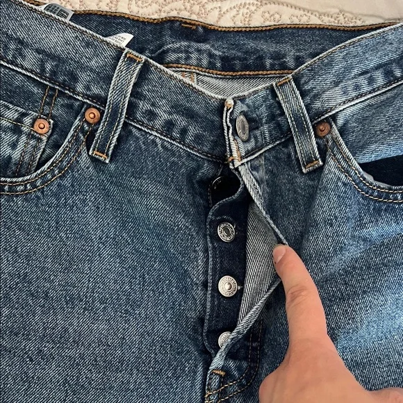 Levi’s 501- Classic High-Rise Straight Leg Blue Jeans - Picture 4 of 9